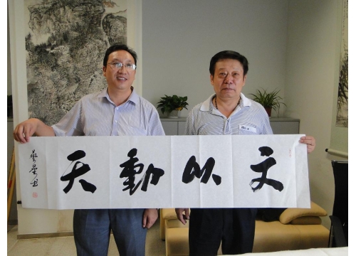 央视海外版主任李旭昊与画家张艺群